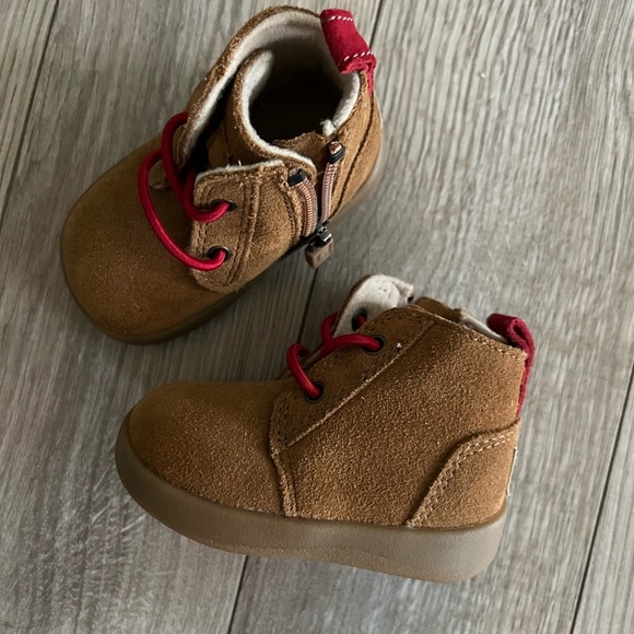 UGG Brand Baby Boots - Picture 6 of 6